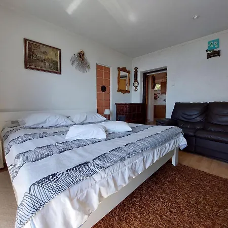 Klara Apartment *