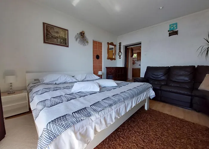 Klara Apartment *